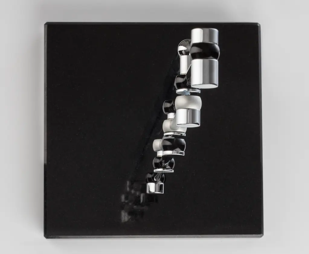 Tripendulum-100-Black-Edition-02-1.webp